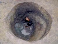 井戸底の土器の出土状態