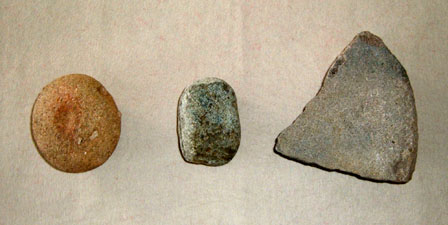 左から「凹石」「磨石」「石皿」