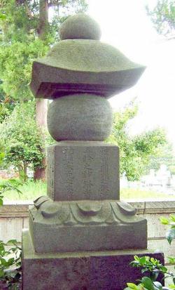 勝姫供養塔