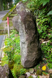 芦峅寺明念坂の石仏未成品