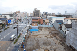 調査区から富山城方向を望む