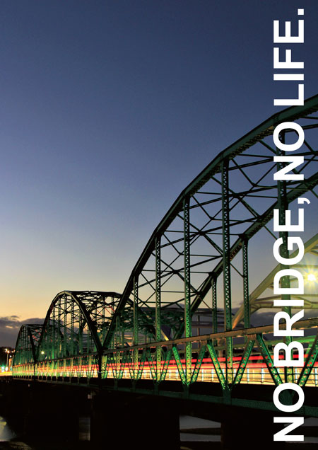 表紙写真：夕暮れの神通大橋
