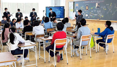 写真：「主体的な学び研修会」における授業風景