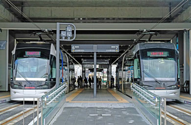 画像：路面電車南北接続事業が完成した富山駅