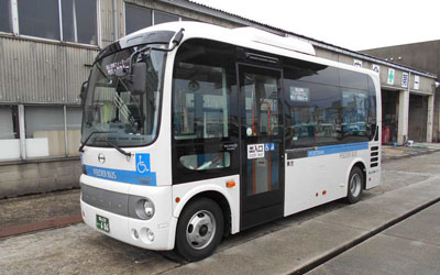 画像：「富山港線フィーダーバス」の新車両